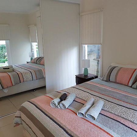 Modern 3 Bedroom Apartment In Traditional Queenslander , Patio, Leafy Yard, Pool Brisbane Eksteriør billede
